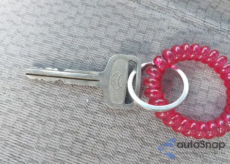 2004 Toyota Corolla Le z USA, uszkodzony, nr VIN 1NXBR32E34Z221711